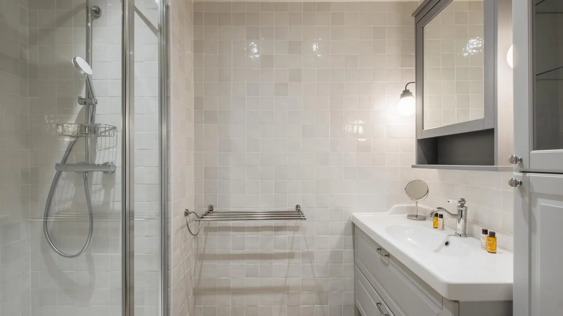 Veeve - Grand In Grey Apartment *