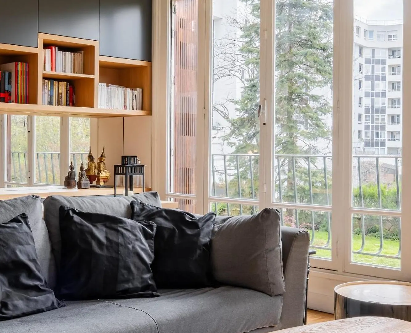 Veeve - Grand In Grey Daire *